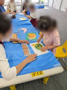 児発の製作：毛糸でカタツムリ