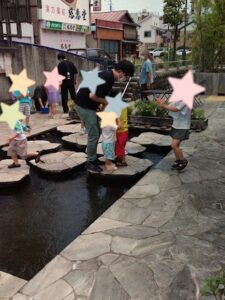 外出時の様子（水遊び）